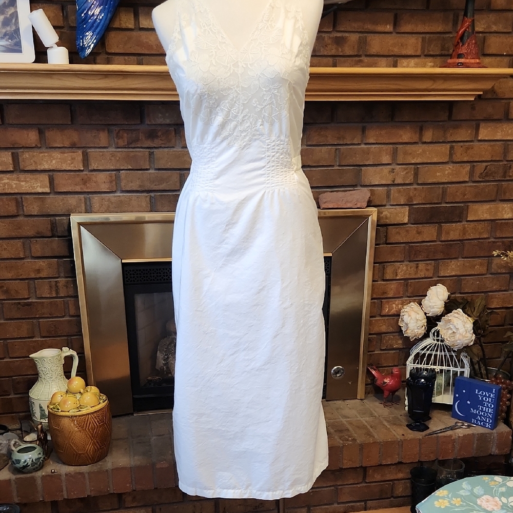 Vintage Gown Off White ?muslin Fabric Ties At Waist Feminine Handmade
